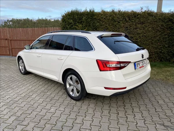 Škoda Superb 2,0 TDI Ambition / NAVI - foto 3