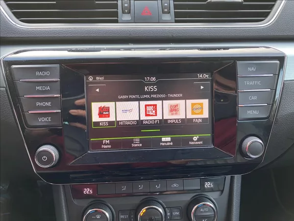 Škoda Superb 2,0 TDI Ambition / NAVI - foto 30
