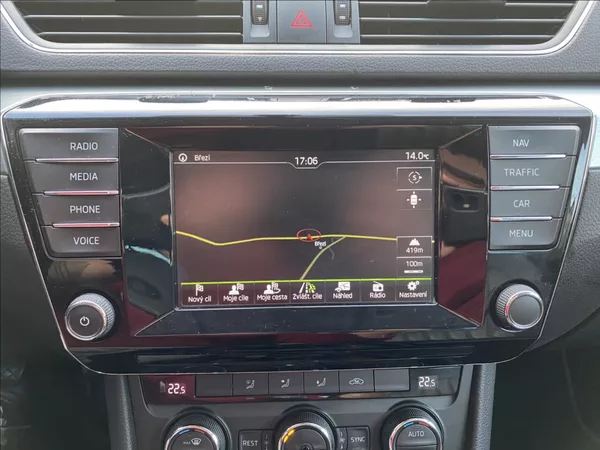 Škoda Superb 2,0 TDI Ambition / NAVI - foto 31