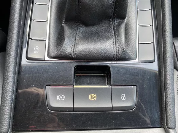 Škoda Superb 2,0 TDI Ambition / NAVI - foto 34