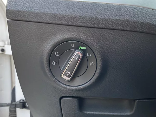 Škoda Superb 2,0 TDI Ambition / NAVI - foto 37