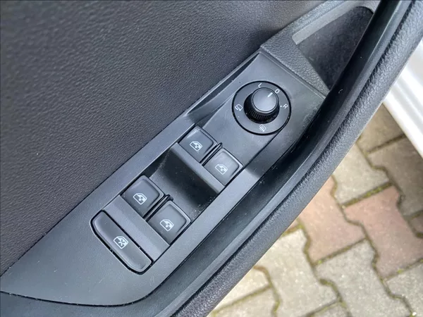 Škoda Superb 2,0 TDI Ambition / NAVI - foto 38