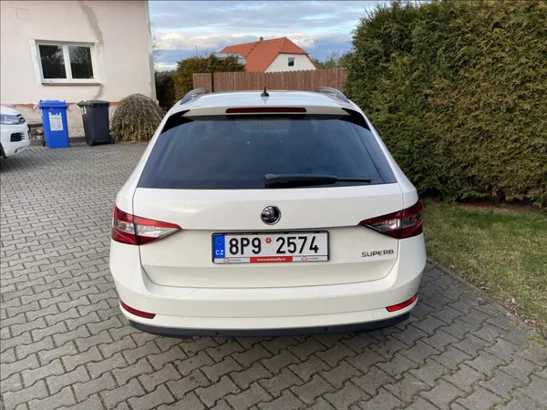 Škoda Superb 2,0 TDI Ambition / NAVI - foto 4