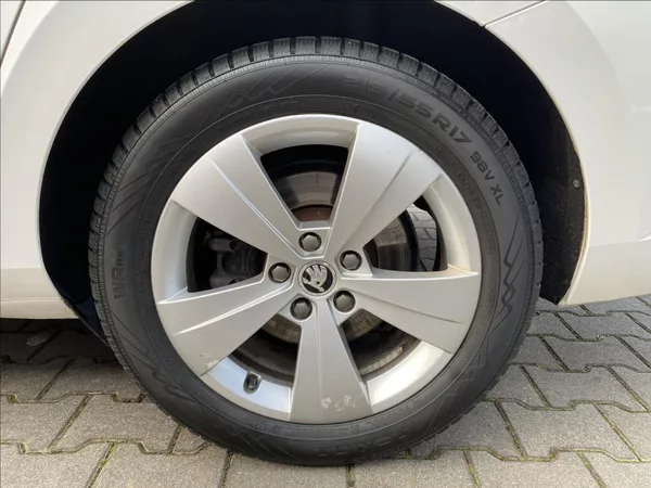 Škoda Superb 2,0 TDI Ambition / NAVI - foto 40