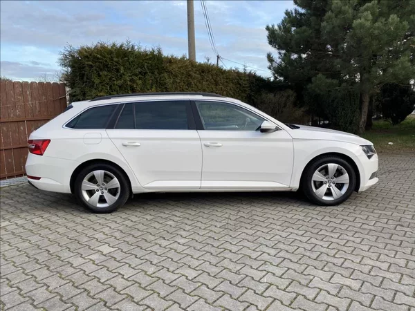 Škoda Superb 2,0 TDI Ambition / NAVI - foto 7