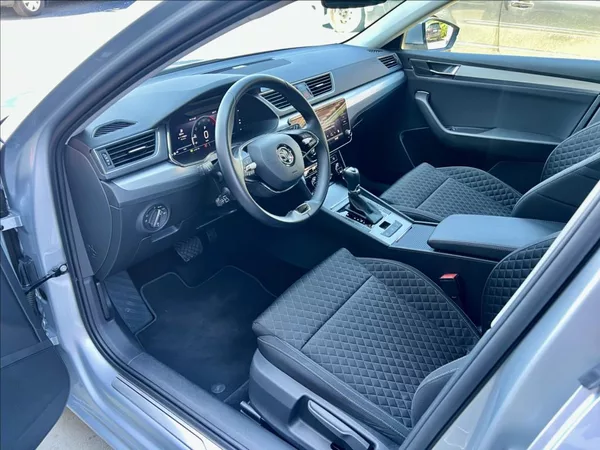 Škoda Superb 2,0 TDI DSG VIRTUAL ACC ZÁRUKA - foto 11