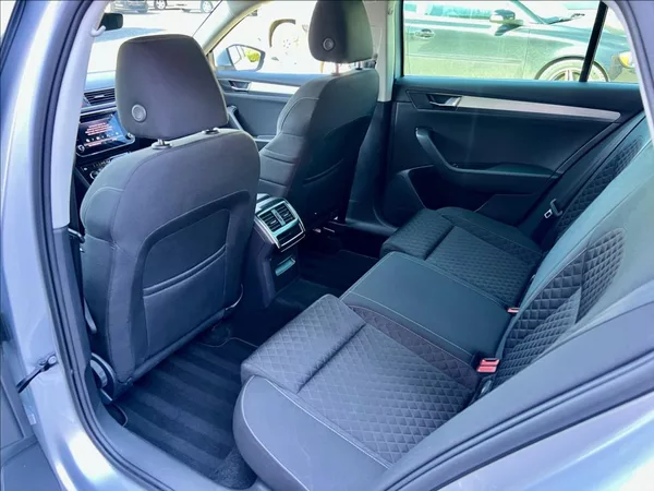 Škoda Superb 2,0 TDI DSG VIRTUAL ACC ZÁRUKA - foto 13