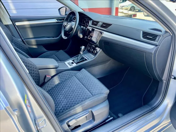 Škoda Superb 2,0 TDI DSG VIRTUAL ACC ZÁRUKA - foto 20