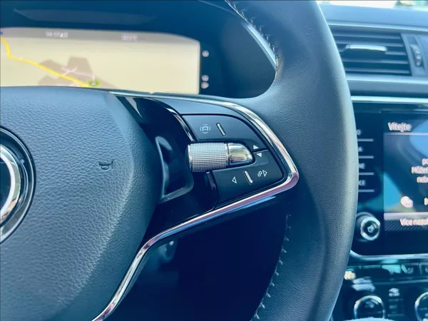 Škoda Superb 2,0 TDI DSG VIRTUAL ACC ZÁRUKA - foto 27