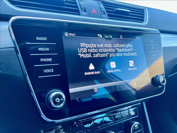 Škoda Superb 2,0 TDI DSG VIRTUAL ACC ZÁRUKA - foto 33