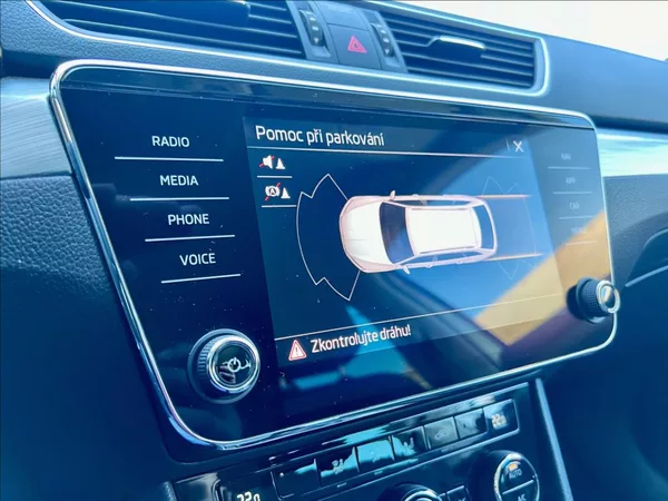Škoda Superb 2,0 TDI DSG VIRTUAL ACC ZÁRUKA - foto 34