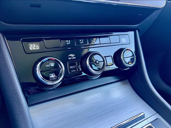 Škoda Superb 2,0 TDI DSG VIRTUAL ACC ZÁRUKA - foto 36