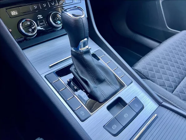 Škoda Superb 2,0 TDI DSG VIRTUAL ACC ZÁRUKA - foto 38