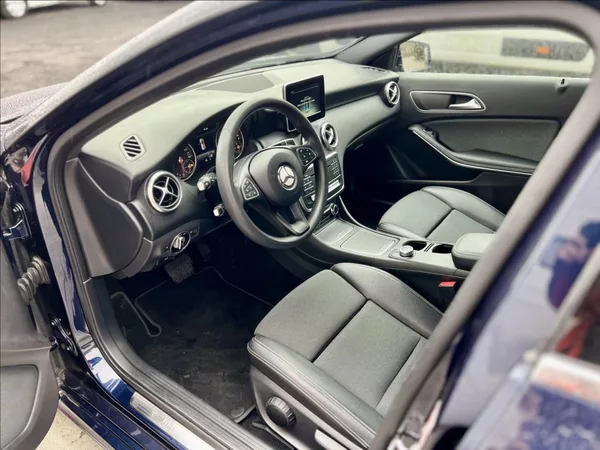 Mercedes-Benz Třídy A 180 d Sport automat - foto 12