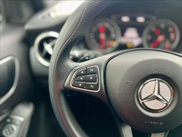 Mercedes-Benz Třídy A 180 d Sport automat - foto 28
