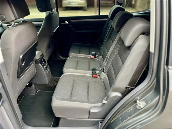 Volkswagen Touran 1,6 TDi / KLIMA / 7MÍST / DSG - foto 12