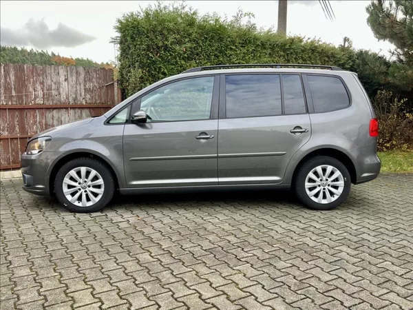 Volkswagen Touran 1,6 TDi / KLIMA / 7MÍST / DSG - foto 2