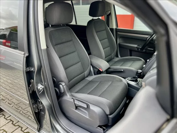 Volkswagen Touran 1,6 TDi / KLIMA / 7MÍST / DSG - foto 21