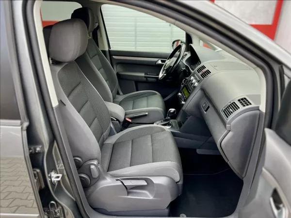 Volkswagen Touran 1,6 TDi / KLIMA / 7MÍST / DSG - foto 22