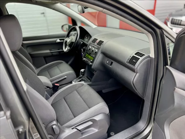 Volkswagen Touran 1,6 TDi / KLIMA / 7MÍST / DSG - foto 23