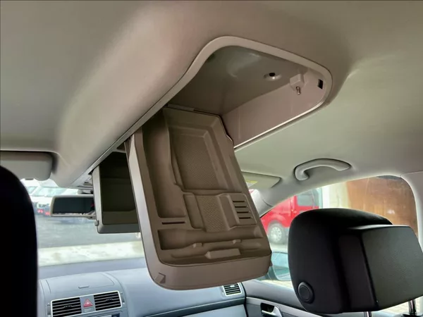 Volkswagen Touran 1,6 TDi / KLIMA / 7MÍST / DSG - foto 25