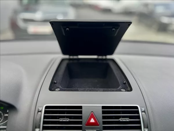 Volkswagen Touran 1,6 TDi / KLIMA / 7MÍST / DSG - foto 29