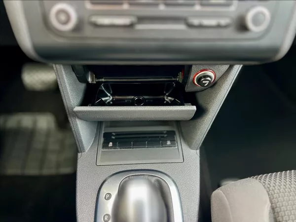 Volkswagen Touran 1,6 TDi / KLIMA / 7MÍST / DSG - foto 33