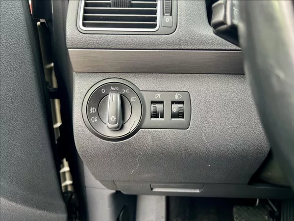 Volkswagen Touran 1,6 TDi / KLIMA / 7MÍST / DSG - foto 36