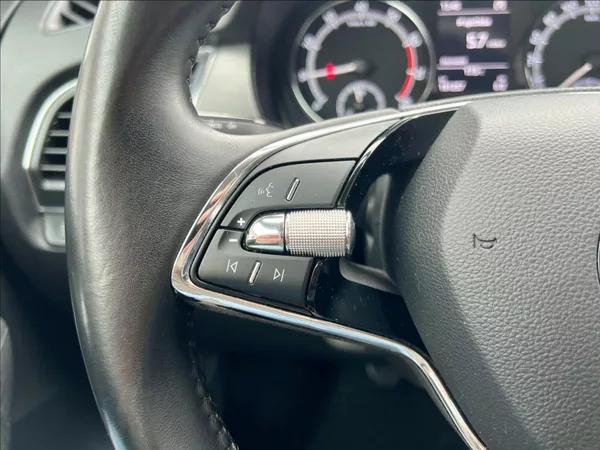 Škoda Fabia 1,0 STYLE / LED / KLIMA / ČR - foto 24