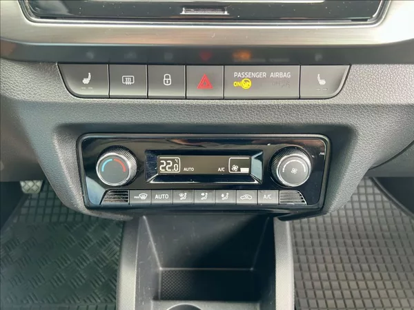 Škoda Fabia 1,0 STYLE / LED / KLIMA / ČR - foto 33