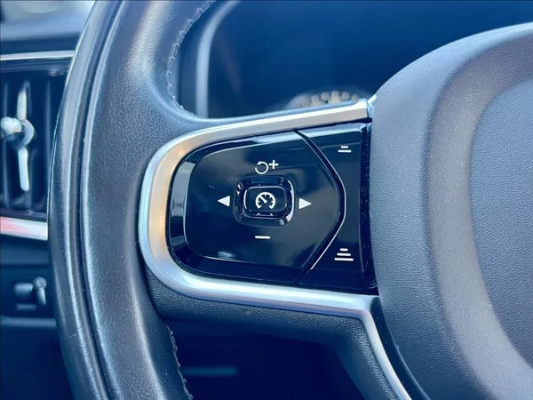 Volvo V90 2,0 T4 Drive-E R-Design Auto - foto 27
