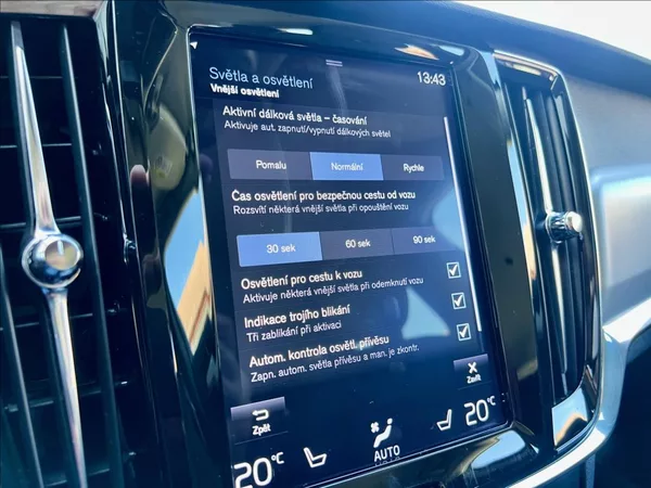 Volvo V90 2,0 T4 Drive-E R-Design Auto - foto 33