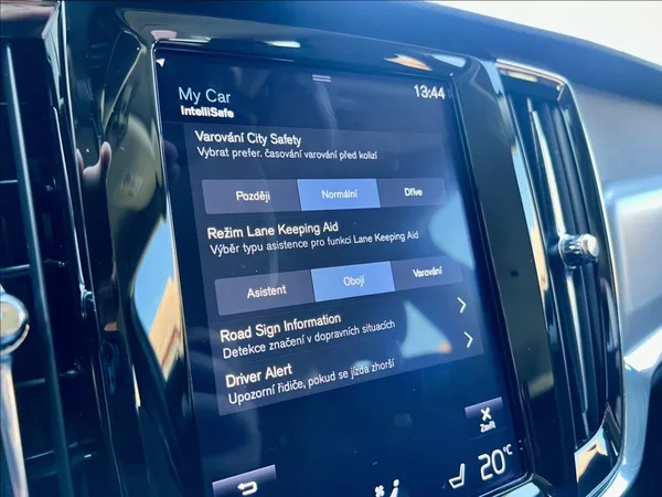 Volvo V90 2,0 T4 Drive-E R-Design Auto - foto 34