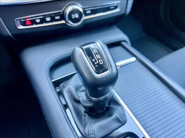Volvo V90 2,0 T4 Drive-E R-Design Auto - foto 40