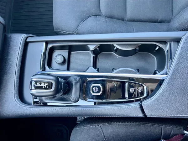 Volvo V90 2,0 T4 Drive-E R-Design Auto - foto 41