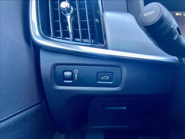 Volvo V90 2,0 T4 Drive-E R-Design Auto - foto 44