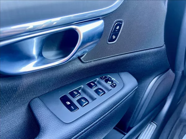 Volvo V90 2,0 T4 Drive-E R-Design Auto - foto 45