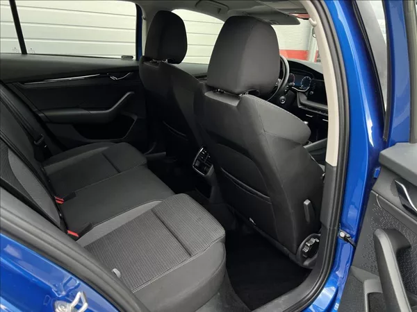 Škoda Octavia 2,0 TDI 85kW Ambition Combi - foto 17