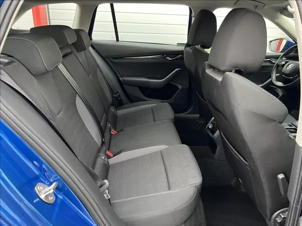 Škoda Octavia 2,0 TDI 85kW Ambition Combi - foto 18
