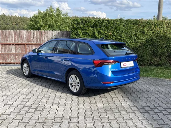 Škoda Octavia 2,0 TDI 85kW Ambition Combi - foto 3