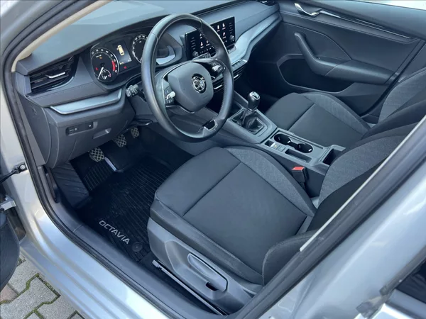Škoda Octavia 2,0 TDI 85kW Active Combi - foto 11