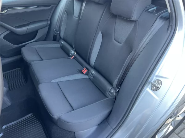 Škoda Octavia 2,0 TDI 85kW Active Combi - foto 12