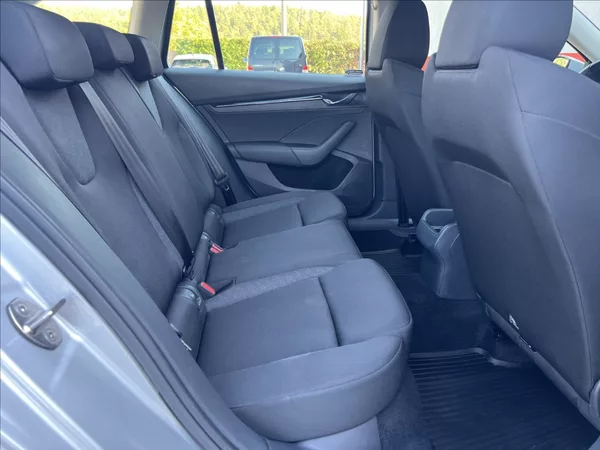 Škoda Octavia 2,0 TDI 85kW Active Combi - foto 18