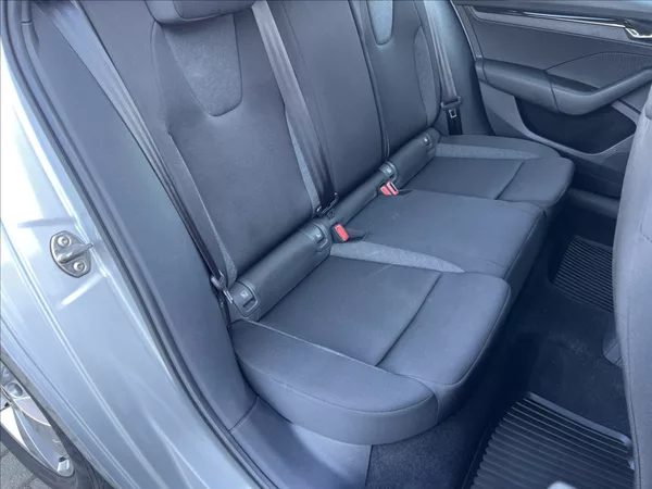 Škoda Octavia 2,0 TDI 85kW Active Combi - foto 19
