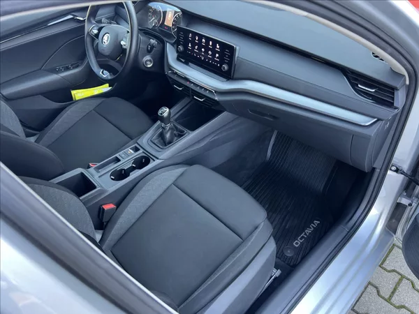 Škoda Octavia 2,0 TDI 85kW Active Combi - foto 20