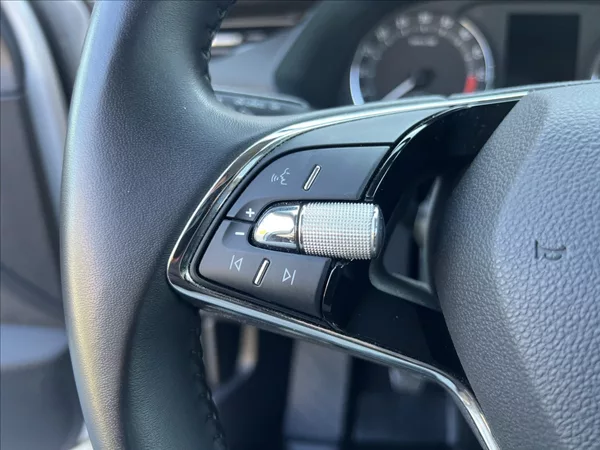 Škoda Octavia 2,0 TDI 85kW Active Combi - foto 25