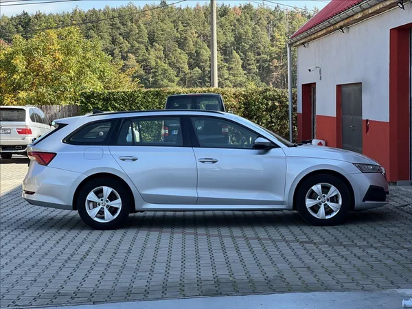 Škoda Octavia 2,0 TDI 85kW Active Combi - foto 6