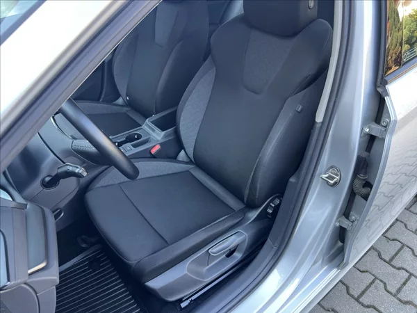 Škoda Octavia 2,0 TDI 85kW Active Combi - foto 9
