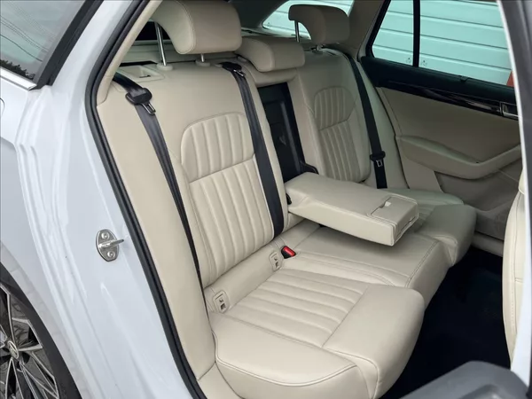 Škoda Superb 2,0 TDI 200HP L&K DSG 4X4 - foto 17