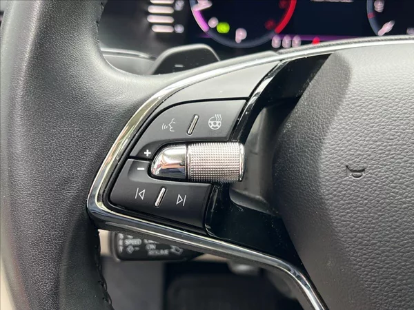 Škoda Superb 2,0 TDI 200HP L&K DSG 4X4 - foto 24
